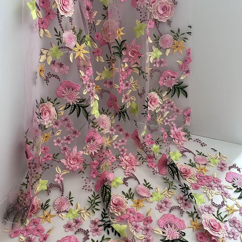 Tissu en tulle brodé floral 3D - Sewing In Textile avis et prix